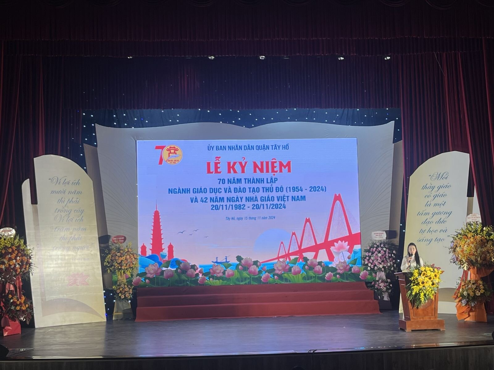 CÁN BỘ, GIÁO VIÊN TRƯỜNG MẦM NON TỨ LIÊNTHAM DỰ LỄ KỶ NIỆM 70 NĂM THÀNH LẬP NGÀNH GIÁO DỤC THỦ  ĐÔ, 42 NĂM NGÀY NHÀ GIÁO VIỆT NAM 20/11