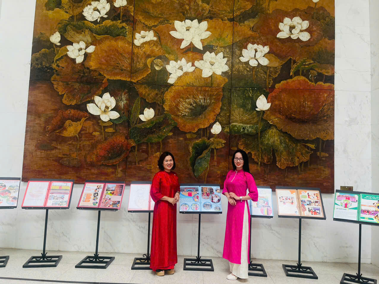 CÁN BỘ, GIÁO VIÊN TRƯỜNG MẦM NON TỨ LIÊNTHAM DỰ LỄ KỶ NIỆM 70 NĂM THÀNH LẬP NGÀNH GIÁO DỤC THỦ  ĐÔ, 42 NĂM NGÀY NHÀ GIÁO VIỆT NAM 20/11