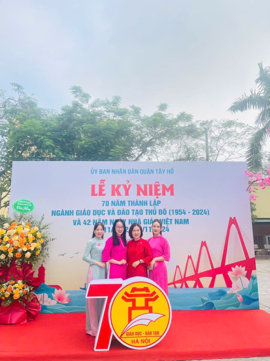 CÁN BỘ, GIÁO VIÊN TRƯỜNG MẦM NON TỨ LIÊNTHAM DỰ LỄ KỶ NIỆM 70 NĂM THÀNH LẬP NGÀNH GIÁO DỤC THỦ  ĐÔ, 42 NĂM NGÀY NHÀ GIÁO VIỆT NAM 20/11