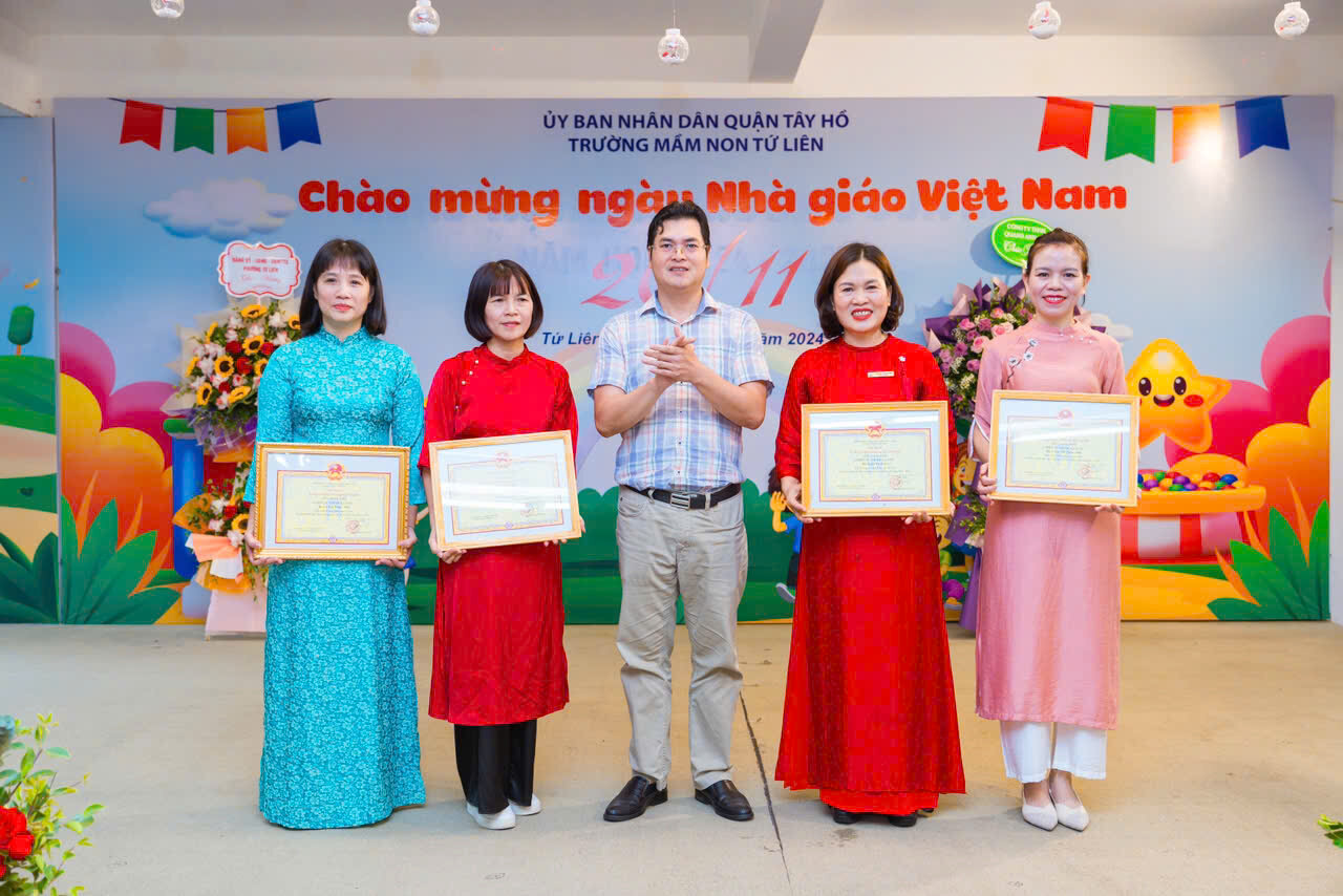 CÁN BỘ- GIÁO VIÊN- NHÂN VIÊN TRƯỜNG MẦM NON TỨ LIÊN LONG TRỌNG TỔ CHỨC MITTING KỈ NIỆM 42 NĂM NGÀY NHÀ GIÁO VIỆT NAM 20/11