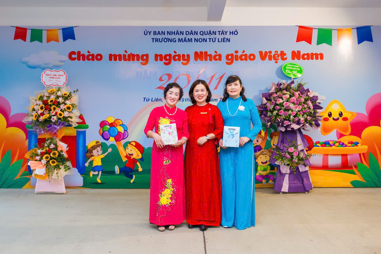 CÁN BỘ- GIÁO VIÊN- NHÂN VIÊN TRƯỜNG MẦM NON TỨ LIÊN LONG TRỌNG TỔ CHỨC MITTING KỈ NIỆM 42 NĂM NGÀY NHÀ GIÁO VIỆT NAM 20/11