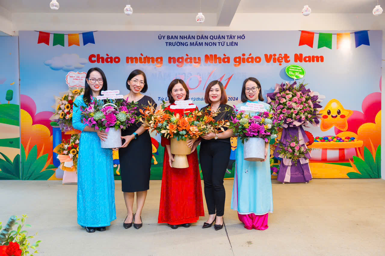 CÁN BỘ- GIÁO VIÊN- NHÂN VIÊN TRƯỜNG MẦM NON TỨ LIÊN LONG TRỌNG TỔ CHỨC MITTING KỈ NIỆM 42 NĂM NGÀY NHÀ GIÁO VIỆT NAM 20/11