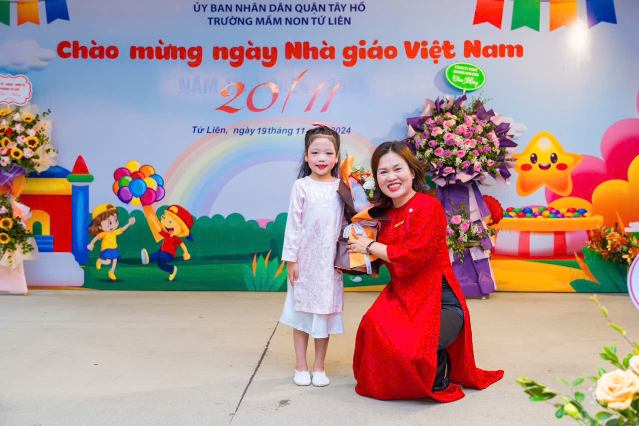 CÁN BỘ- GIÁO VIÊN- NHÂN VIÊN TRƯỜNG MẦM NON TỨ LIÊN LONG TRỌNG TỔ CHỨC MITTING KỈ NIỆM 42 NĂM NGÀY NHÀ GIÁO VIỆT NAM 20/11