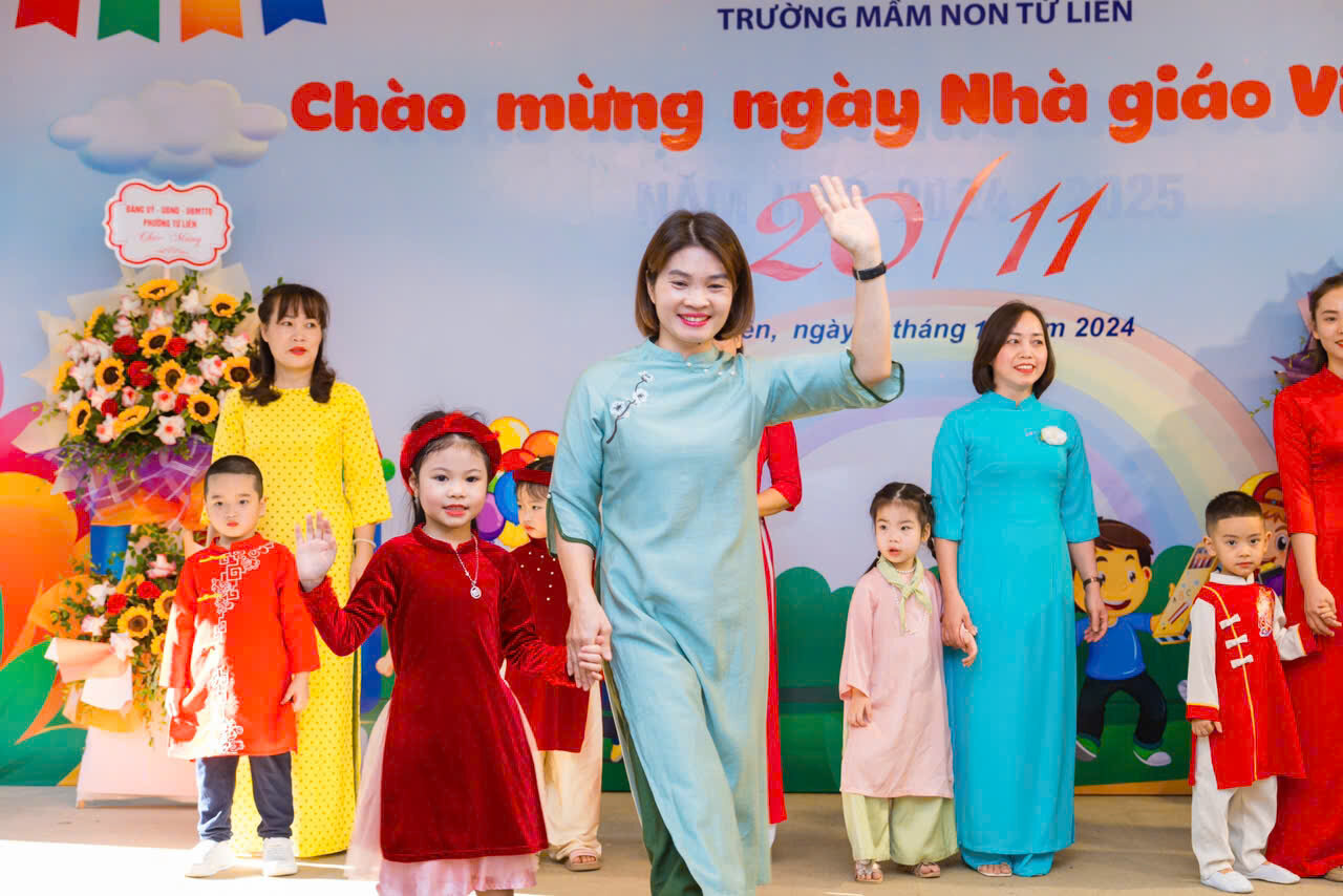 CÁN BỘ- GIÁO VIÊN- NHÂN VIÊN TRƯỜNG MẦM NON TỨ LIÊN LONG TRỌNG TỔ CHỨC MITTING KỈ NIỆM 42 NĂM NGÀY NHÀ GIÁO VIỆT NAM 20/11