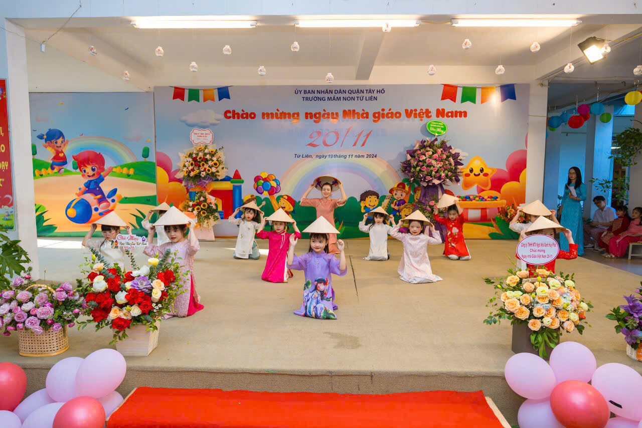 CÁN BỘ- GIÁO VIÊN- NHÂN VIÊN TRƯỜNG MẦM NON TỨ LIÊN LONG TRỌNG TỔ CHỨC MITTING KỈ NIỆM 42 NĂM NGÀY NHÀ GIÁO VIỆT NAM 20/11