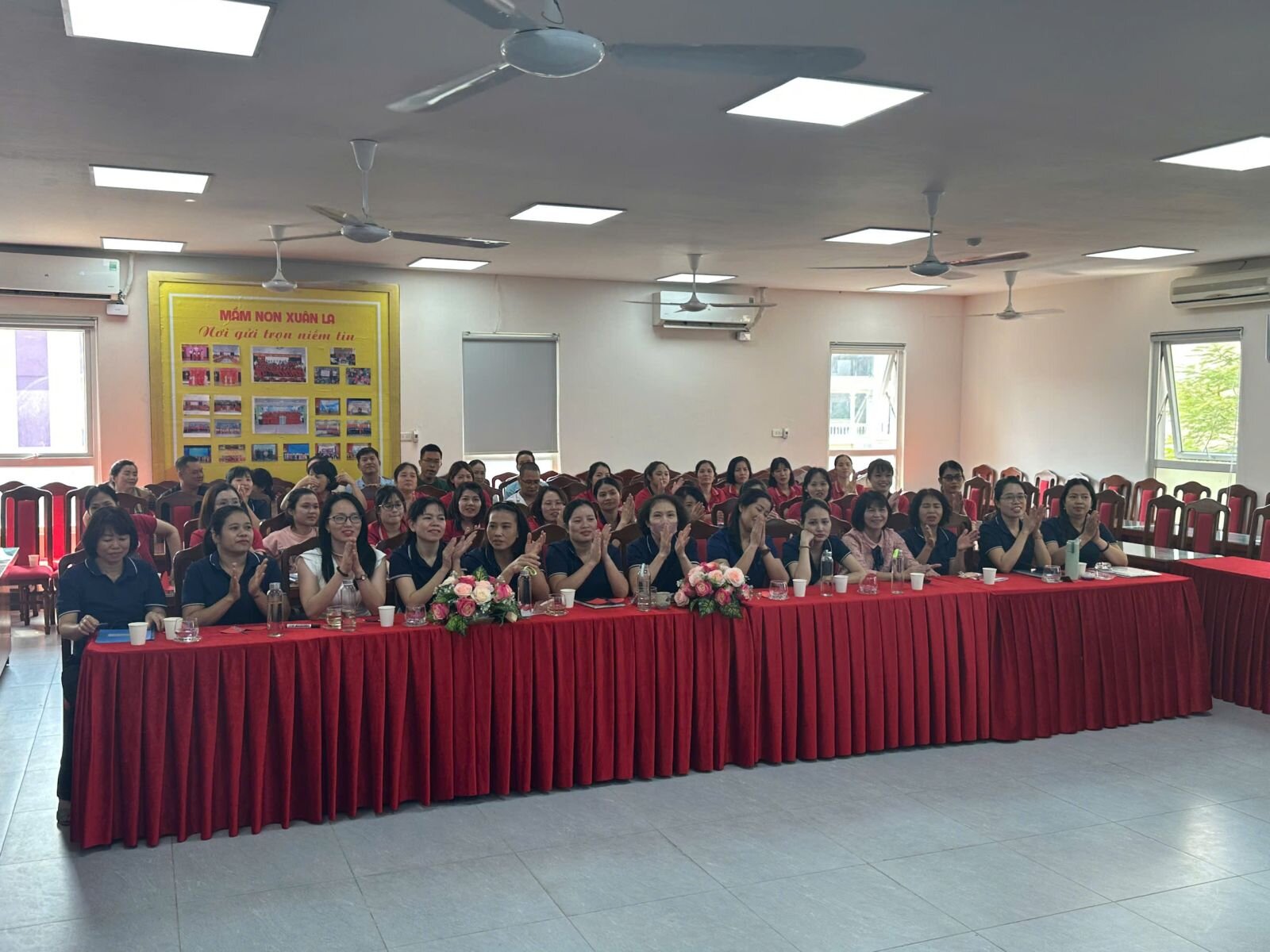 TRƯỜNG MẦM NON TỨ LIÊN PHỐI HỢP VỚI TRƯỜNG MẦM NON XUÂN LA TỔ CHỨC LỚP BỒI DƯỠNG VỀ XÂY DỰNG TRƯỜNG HỌC HẠNH PHÚC- KỸ NĂNG ỨNG XỬ