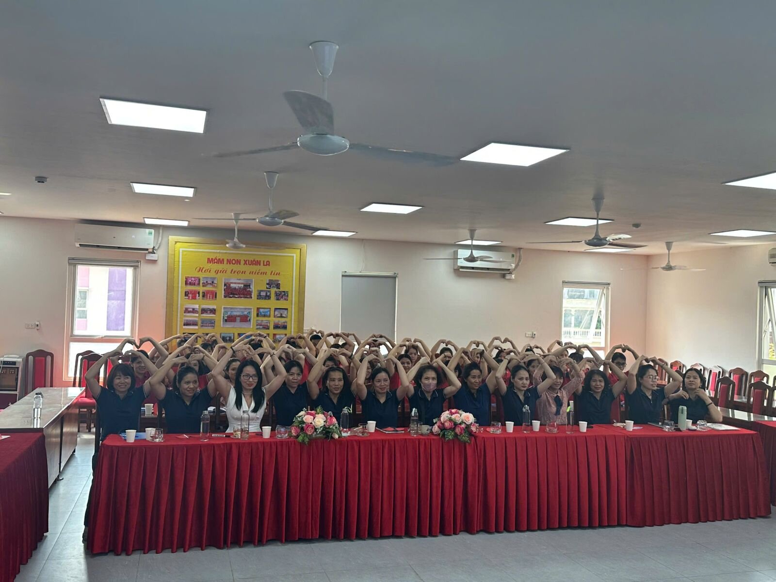 TRƯỜNG MẦM NON TỨ LIÊN PHỐI HỢP VỚI TRƯỜNG MẦM NON XUÂN LA TỔ CHỨC LỚP BỒI DƯỠNG VỀ XÂY DỰNG TRƯỜNG HỌC HẠNH PHÚC- KỸ NĂNG ỨNG XỬ