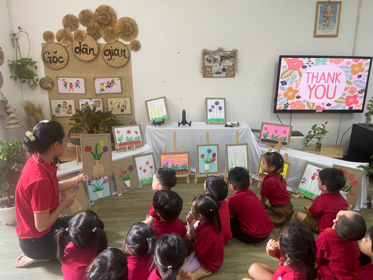 Tạo hình bông hoa từ màu nước