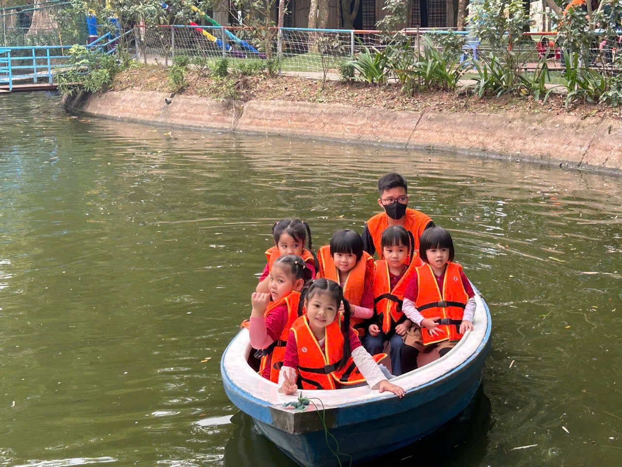 TRƯỜNG MẦM NON TỨ LIÊN TỔ CHỨC CHO TRẺ THAM GIA CHƯƠNG TRÌNH GIÁO DỤC NGOẠI KHÓA TẠI CÔNG VIÊN CẦU VỒNG