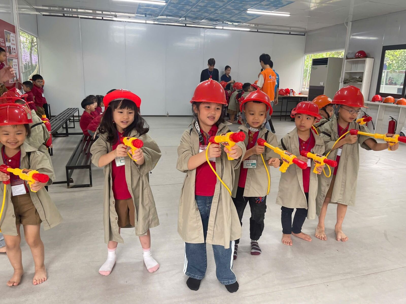 TRƯỜNG MẦM NON TỨ LIÊN TỔ CHỨC CHO TRẺ THAM GIA CHƯƠNG TRÌNH GIÁO DỤC NGOẠI KHÓA TẠI CÔNG VIÊN CẦU VỒNG