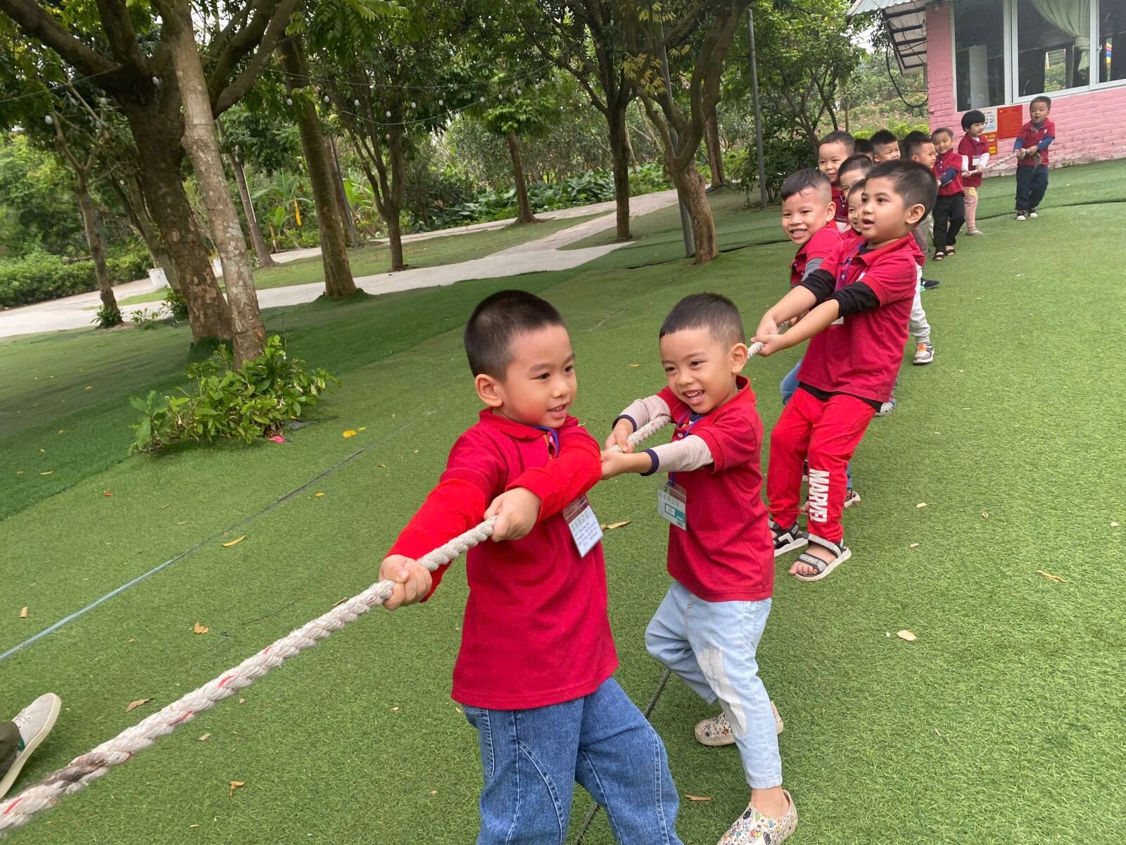 TRƯỜNG MẦM NON TỨ LIÊN TỔ CHỨC CHO TRẺ THAM GIA CHƯƠNG TRÌNH GIÁO DỤC NGOẠI KHÓA TẠI CÔNG VIÊN CẦU VỒNG