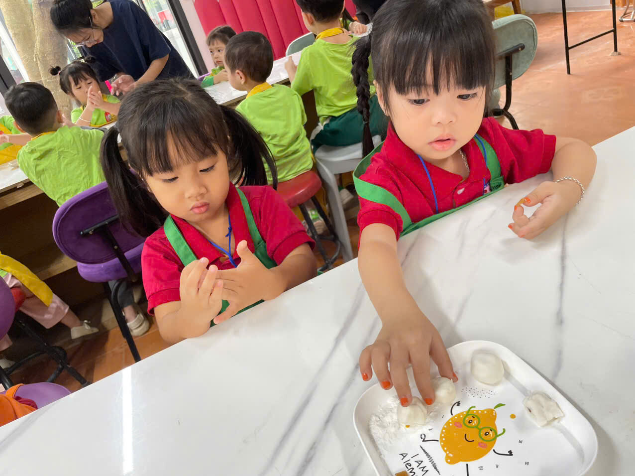 TRƯỜNG MẦM NON TỨ LIÊN TỔ CHỨC CHO TRẺ THAM GIA CHƯƠNG TRÌNH GIÁO DỤC NGOẠI KHÓA TẠI CÔNG VIÊN CẦU VỒNG