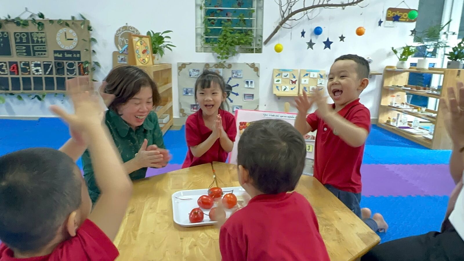 ĐẠI DIỆN GIÁO VIÊN TRƯỜNG MẦM NON TỨ LIÊN THAM GIA DỰ THI GIÁO VIÊN GIỎI CẤP QUẬN BẬC HỌC MẦM NON NĂM HỌC 2024-2025