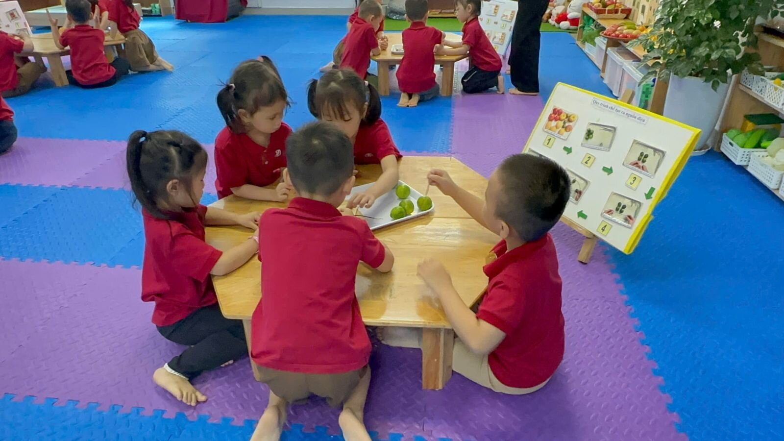 ĐẠI DIỆN GIÁO VIÊN TRƯỜNG MẦM NON TỨ LIÊN THAM GIA DỰ THI GIÁO VIÊN GIỎI CẤP QUẬN BẬC HỌC MẦM NON NĂM HỌC 2024-2025