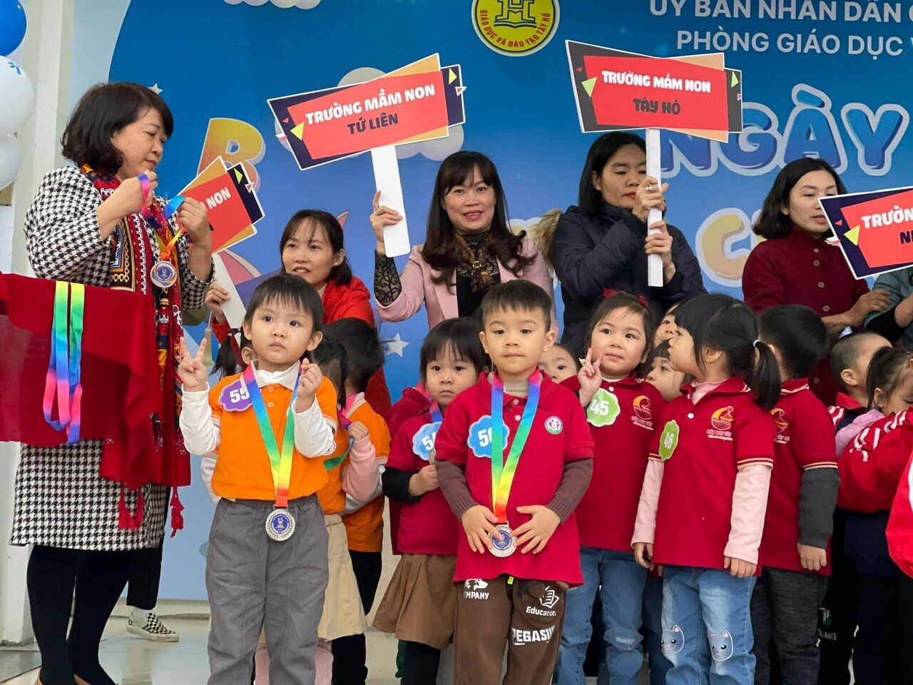 Các bé học sinh trường Mầm non Tứ Liên tham gia Ngày hội 