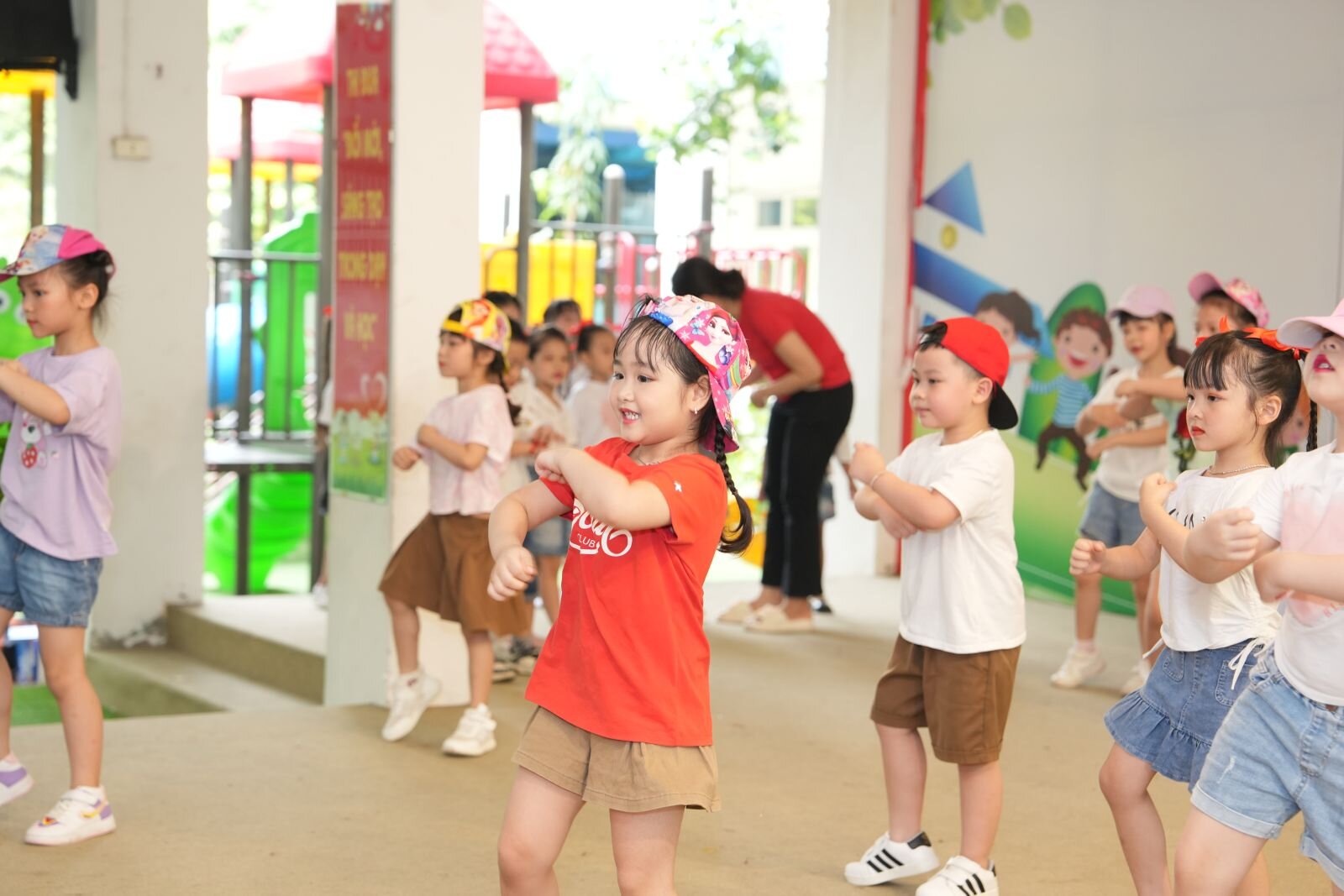 Trường mầm non Tứ Liên  tổ chức “Lễ tổng kết năm học - chia tay học sinh MGL ra trường và liên hoan tết thiếu nhi 1/6” năm học 2023-2024