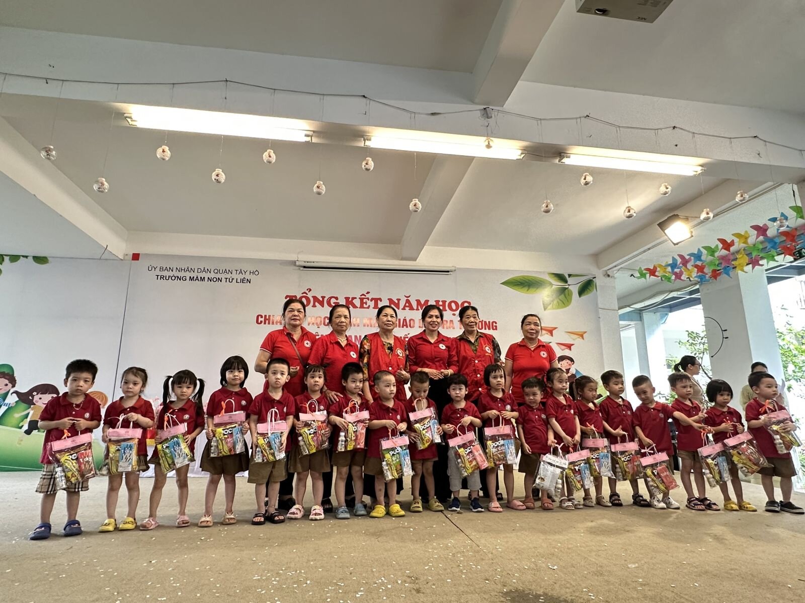 Trường mầm non Tứ Liên  tổ chức “Lễ tổng kết năm học - chia tay học sinh MGL ra trường và liên hoan tết thiếu nhi 1/6” năm học 2023-2024