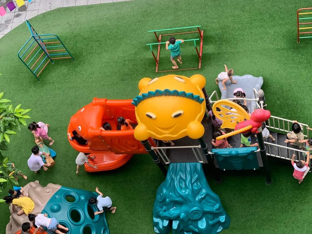 ☘️ Cùng tuyên truyền, vận động, giáo dục cán bộ, giáo viên, học sinh và cha mẹ học sinh nâng cao nhận thức về việc sống thân thiện với môi trường, giảm thiểu áp lực ngày càng gia tăng đối với các hệ sinh thái tự nhiên của Trái đất.