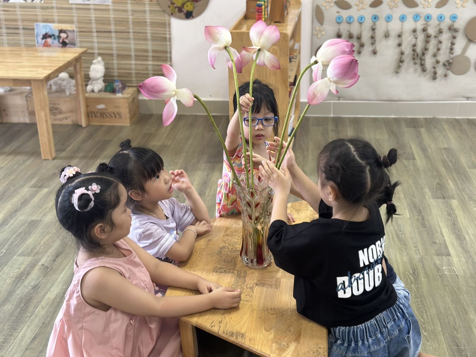 Khám phá Hoa Sen - Khối mẫu giáo nhỡ