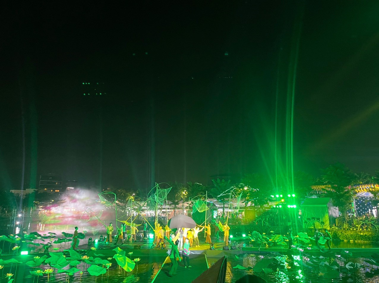 Khai mạc Lễ hội Sen Hà Nội 2024: CBGV trường Tiểu học Nhật Tân vinh danh top 10 người đẹp cuộc thi áo dài và sen (qua ảnh)