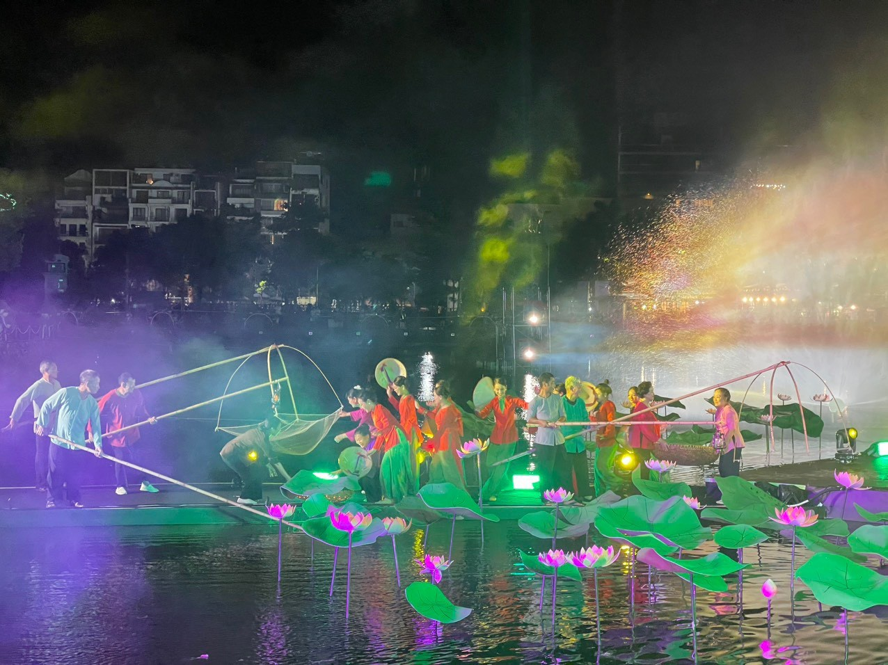 Khai mạc Lễ hội Sen Hà Nội 2024: CBGV trường Tiểu học Nhật Tân vinh danh top 10 người đẹp cuộc thi áo dài và sen (qua ảnh)