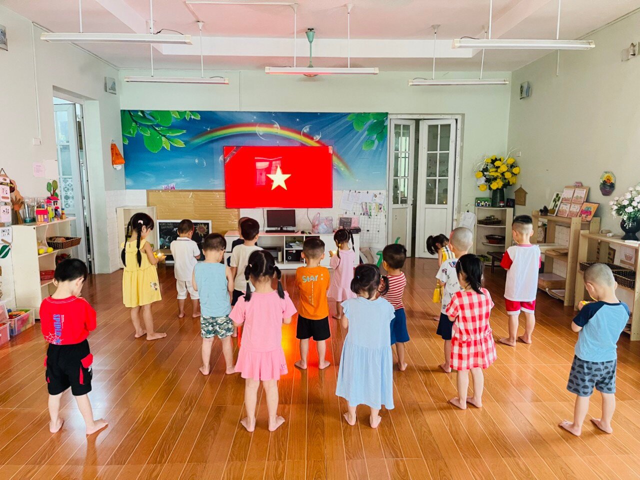 Cô trò trường Mầm non Phú Thượng bày tỏ niềm biết ơn, nghiêng mình vĩnh biệt Bác- Tổng bí thư Nguyễn Phú Trọng