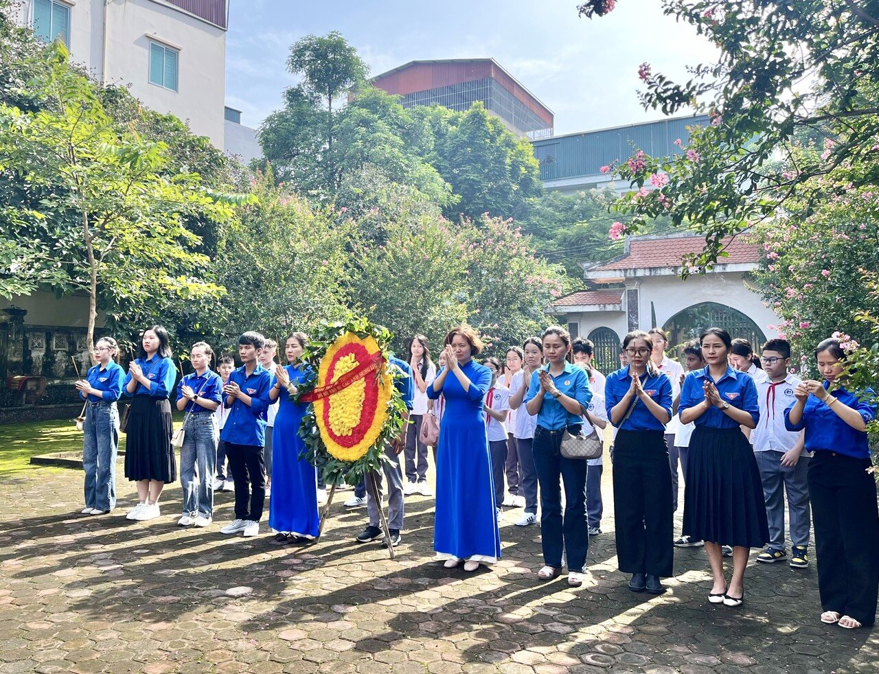 TRƯỜNG THCS PHÚ THƯỢNG DÂNG HƯƠNG TƯỞNG NIỆM, TRI ÂN CÁC ANH HÙNG, LIỆT SĨ NHÂN DỊP KỈ NIỆM 77 NĂM NGÀY THƯƠNG BINH LIỆT SĨ (27/07/1947 – 27/07/2024)