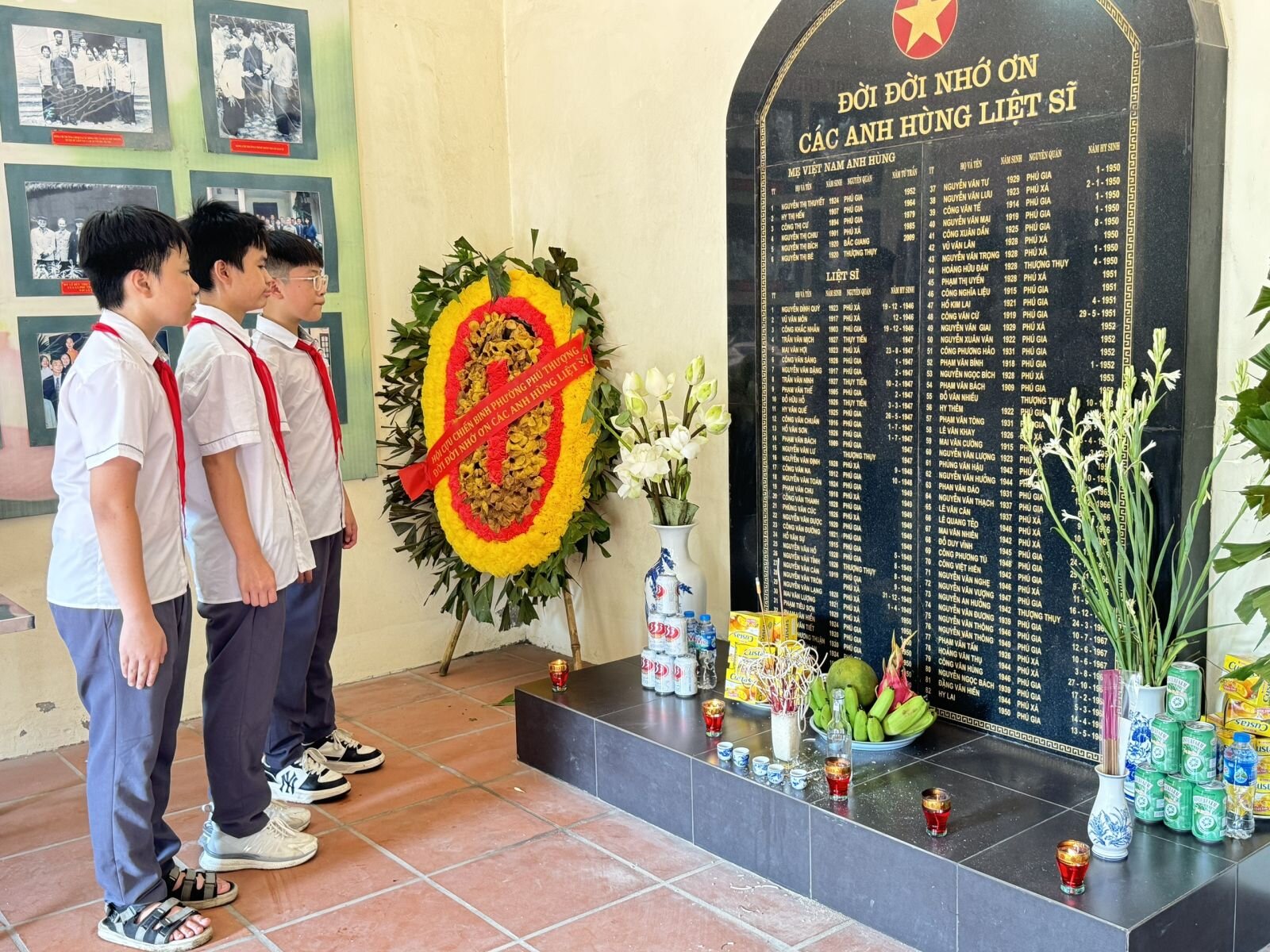 TRƯỜNG THCS PHÚ THƯỢNG DÂNG HƯƠNG TƯỞNG NIỆM, TRI ÂN CÁC ANH HÙNG, LIỆT SĨ NHÂN DỊP KỈ NIỆM 77 NĂM NGÀY THƯƠNG BINH LIỆT SĨ (27/07/1947 – 27/07/2024)