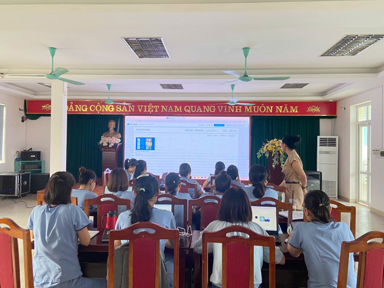 Trường Mầm non Tứ Liên tổ chức bồi dưỡng chuyên môn “Ứng dụng công nghệ trí tuệ nhân tạo (AI) trong tổ chức hoạt động giáo dục cho trẻ mầm non”