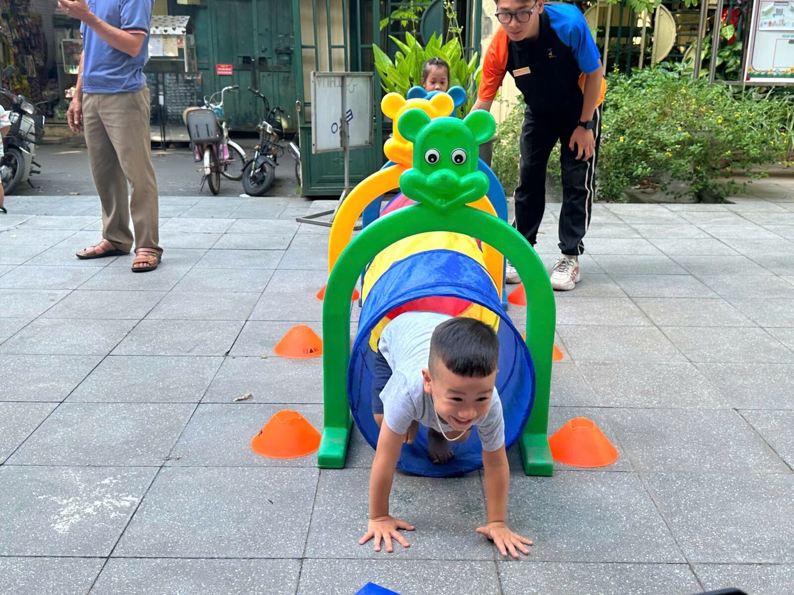 TRƯỜNG MẦM NON TỨ LIÊN KẾT HỢP VỚI TRUNG TÂM NĂNG KHIẾU GOKIDS TỔ CHỨC CHO TRẺ HOẠT ĐỘNG TRẢI NGHIỆM 10 MÔN THỂ THAO PHỐI HỢP