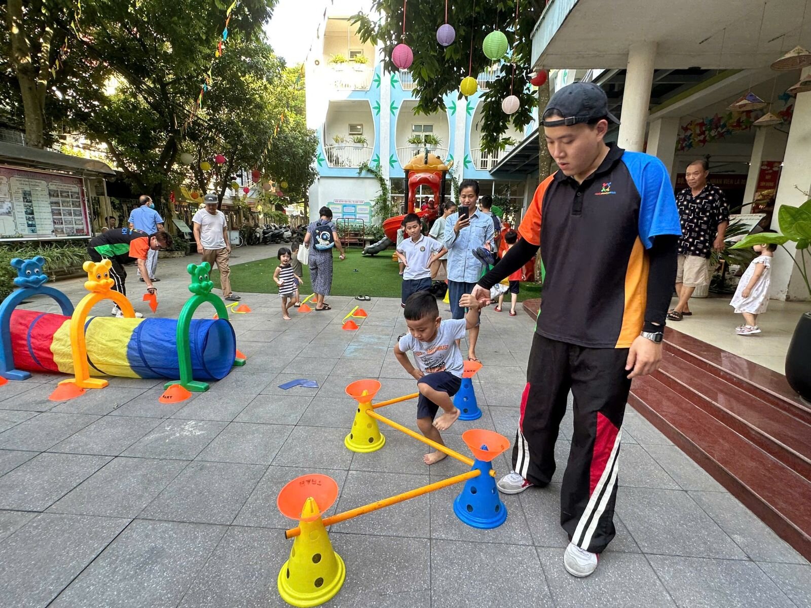 TRƯỜNG MẦM NON TỨ LIÊN KẾT HỢP VỚI TRUNG TÂM NĂNG KHIẾU GOKIDS TỔ CHỨC CHO TRẺ HOẠT ĐỘNG TRẢI NGHIỆM 10 MÔN THỂ THAO PHỐI HỢP