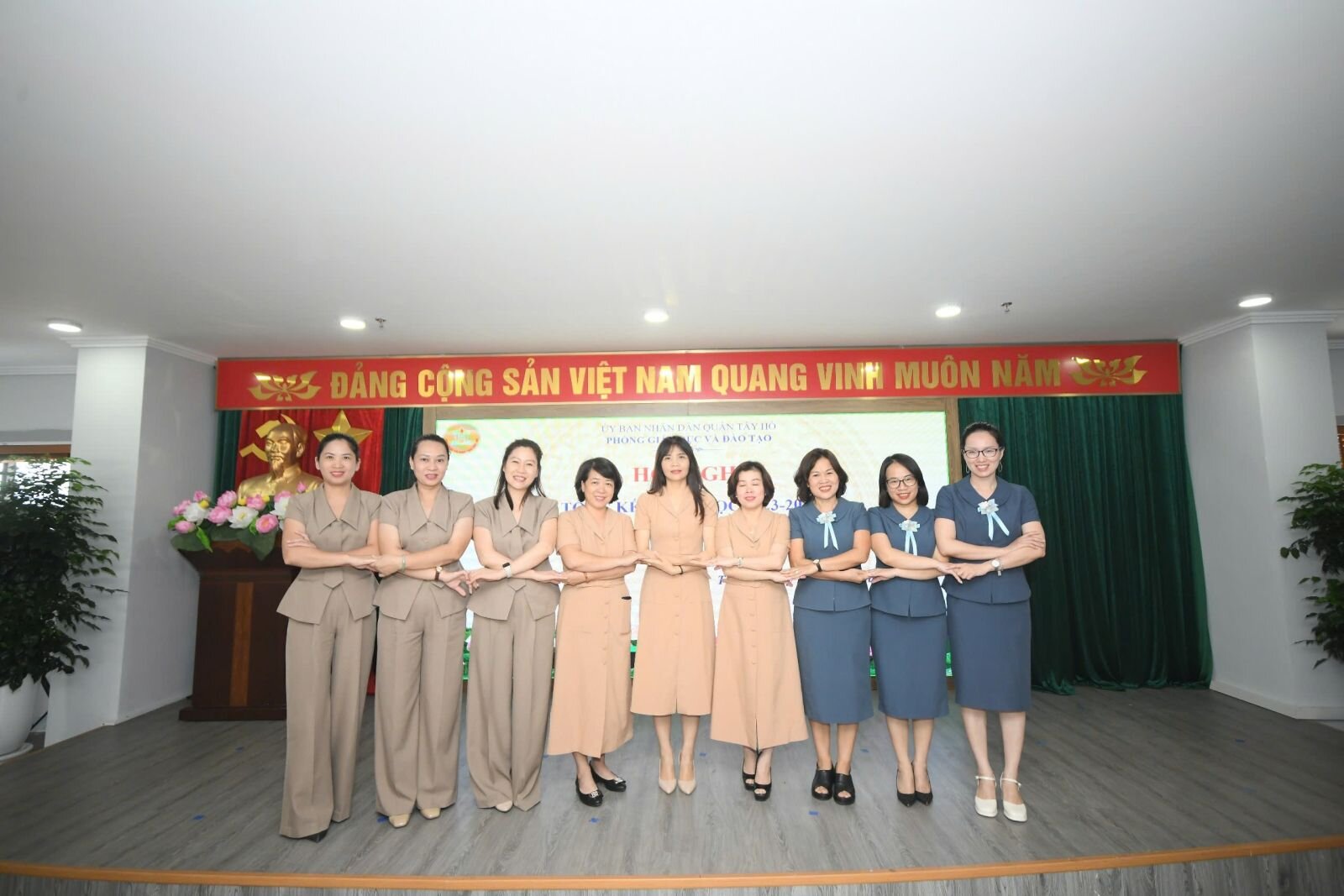 TRƯỜNG MẦM NON TỨ LIÊN THAM DỰ HỘI NGHỊ TỔNG KẾT NĂM HỌC 2023 - 2024 - TRIỂN KHAI NHIỆM VỤ NĂM HỌC 2024- 2025 CẤP HỌC MẦM NON QUẬN TÂY HỒ