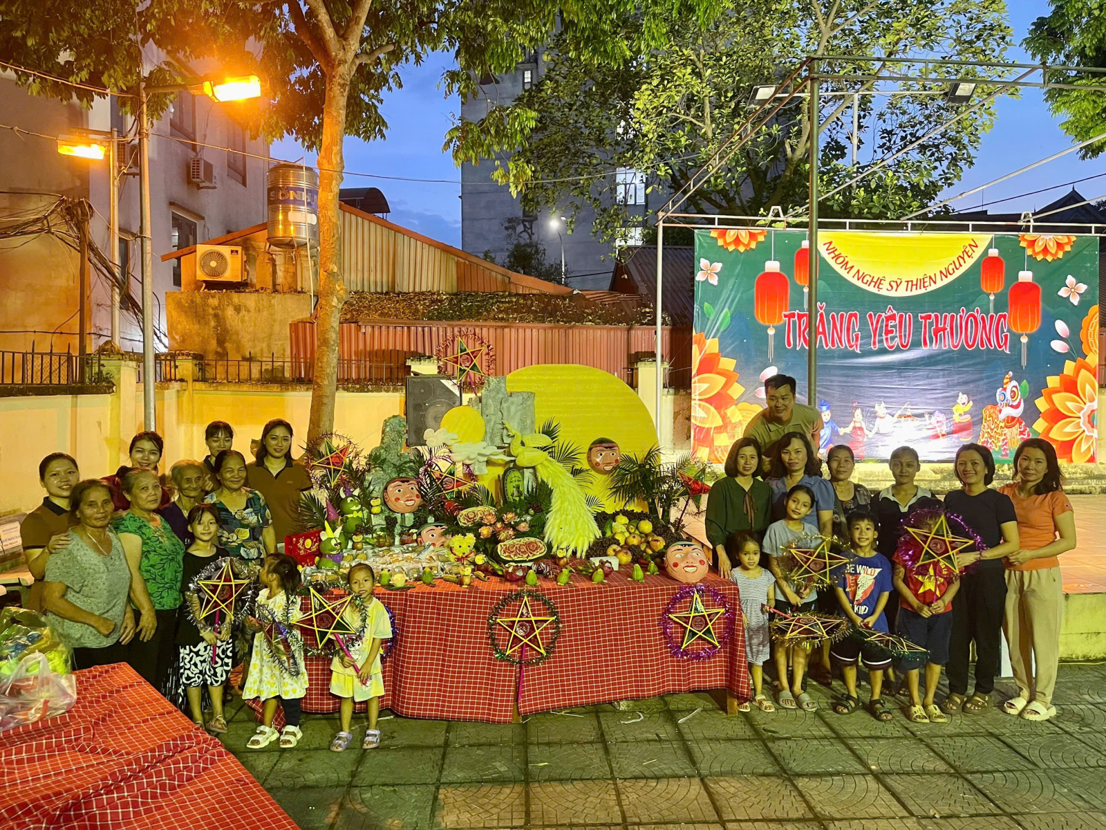 TRƯỜNG MẦM NON PHÚ THƯỢNG KẾT HỢP VỚI CÁC NGHỆ SĨ PHƯỜNG PHÚ THƯỢNG TỔ CHỨC TRUNG THU CHO TRẺ EM TRÊN ĐỊA BÀN PHƯỜNG CHỊU ẢNH HƯỞNG NẶNG NỀ TỪ BÃO SỐ 3