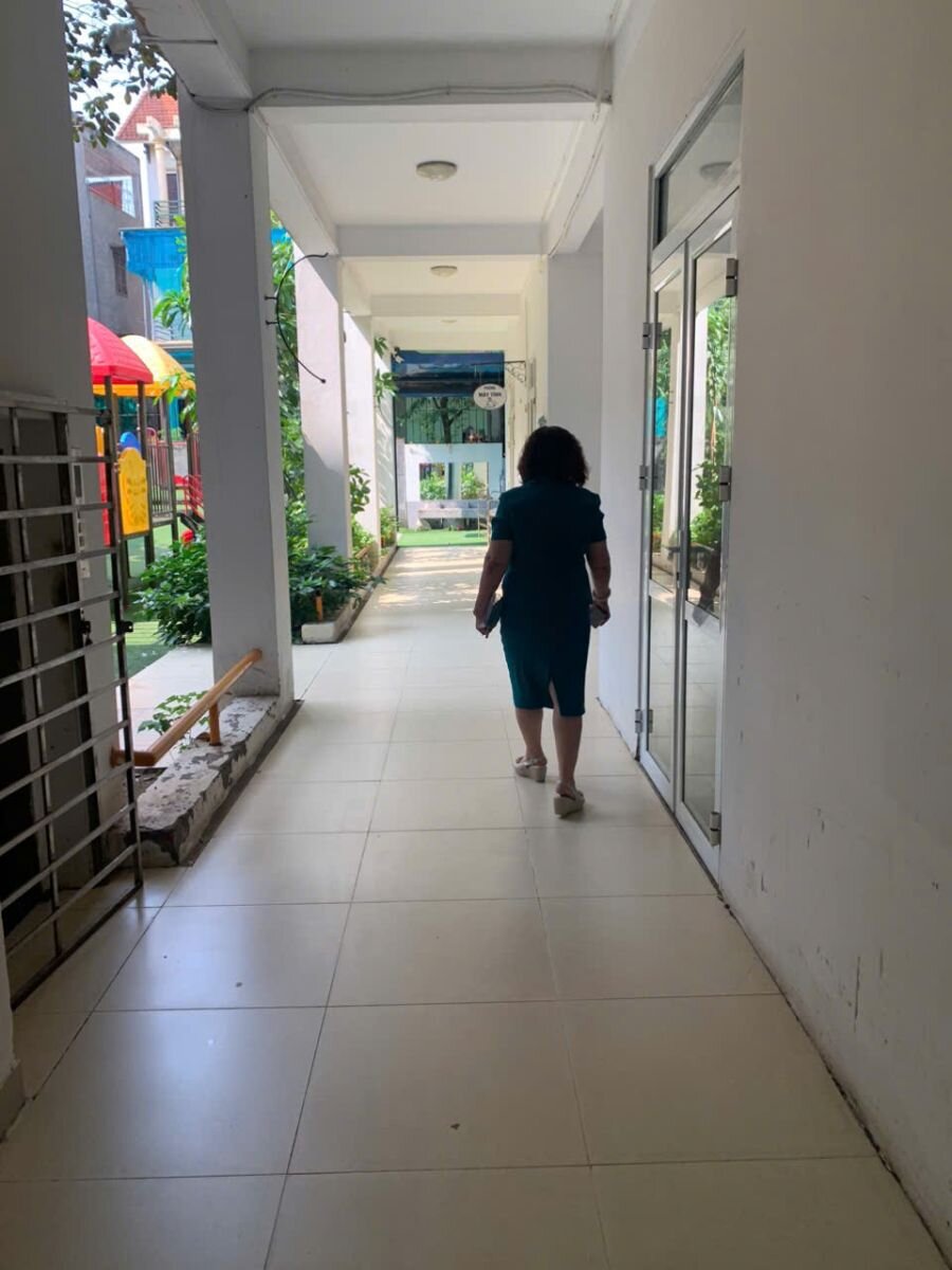 Trưởng phòng Giáo Dục & Đào tạo quận Tây hồ kiểm tra công tác khắc phục hậu quả lũ lụt tại trường Mầm non Tứ Liên