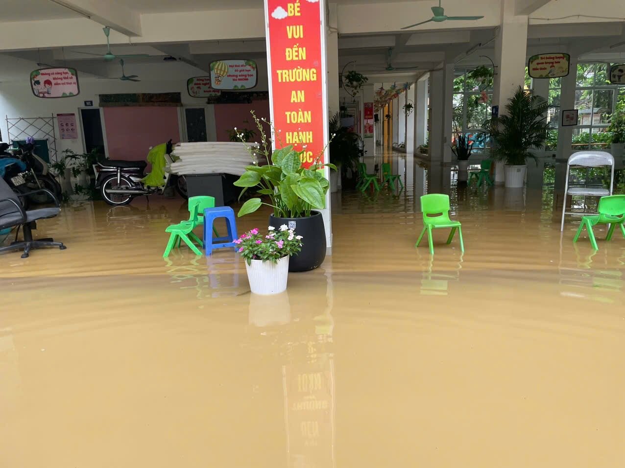 TRƯỜNG MẦM NON TỨ LIÊN ĐÃ HOÀN THÀNH CÔNG TÁC KHẮC PHỤC HẬU QUẢ LŨ LỤT, SẴN SÀNG ĐÓN TRẺ TRỞ LẠI TRƯỜNG