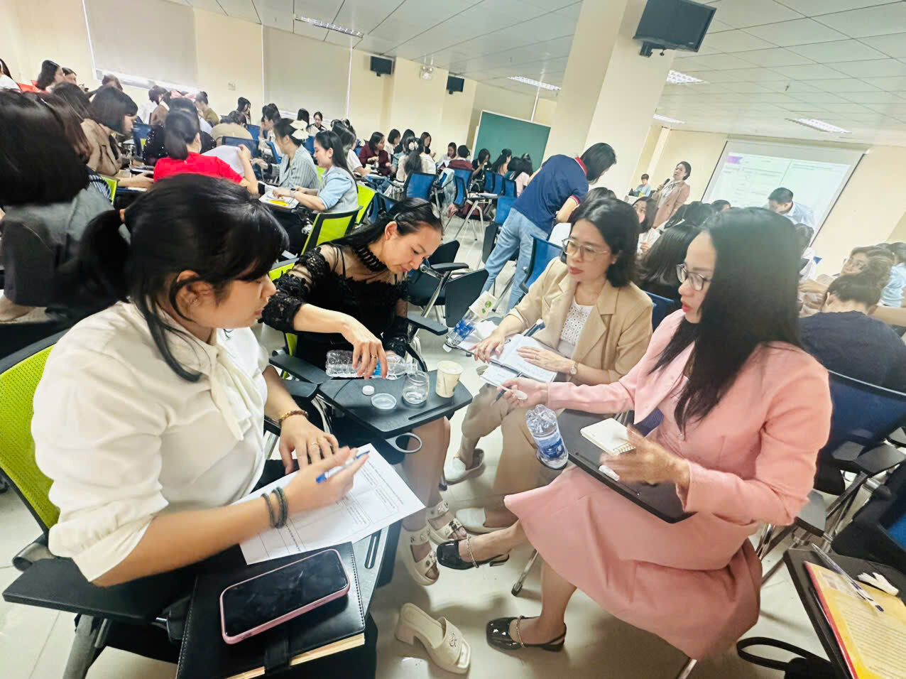 TRƯỜNG MẦM NON TỨ LIÊN THAM GIA HỘI THẢO “THIẾT KẾ HOẠT ĐỘNG STEM Ở TRƯỜNG MẦM NON DỰA TRÊN DẠY HỌC KHÁM PHÁ VÀ DỰ ÁN”