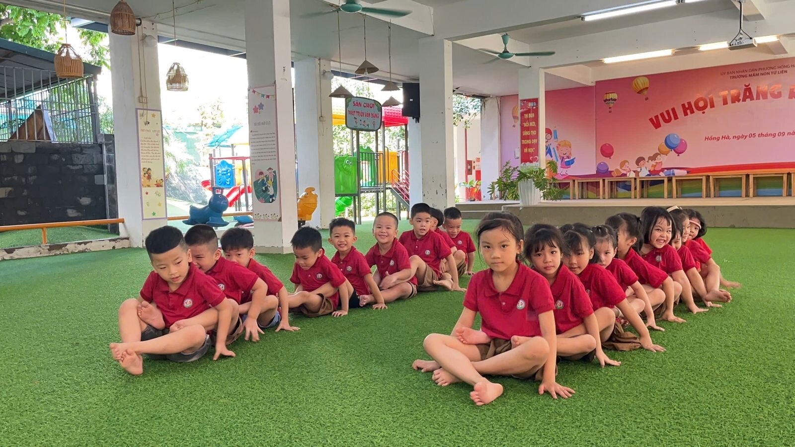 Trong không khí rộn ràng của Tết Trung thu, các bé lớp MGL - Trường mầm non Tứ Liên tổ chức khai mạc chuỗi sự kiện “Vui Hội Trăng Rằm” với hoạt động ý nghĩa, mang đậm màu sắc truyền thống dân tộc.