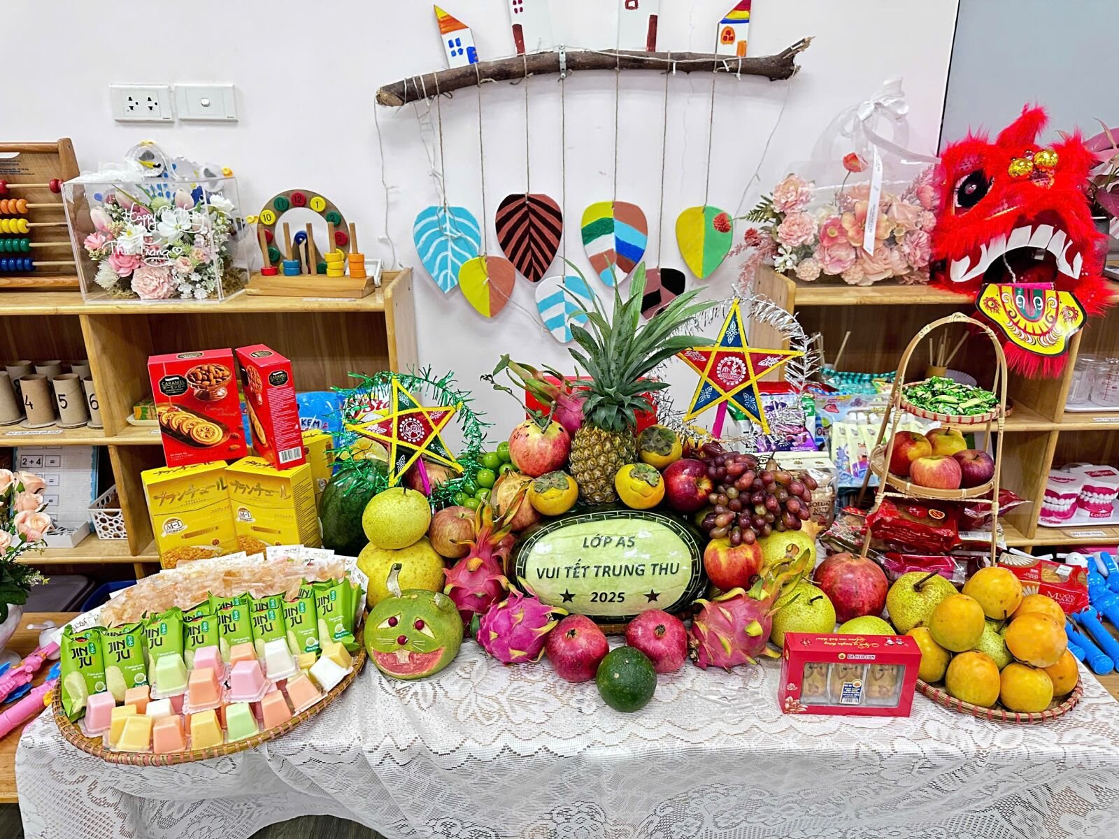 Trong không khí rộn ràng của Tết Trung thu, các bé lớp MGL - Trường mầm non Tứ Liên tổ chức khai mạc chuỗi sự kiện “Vui Hội Trăng Rằm” với hoạt động ý nghĩa, mang đậm màu sắc truyền thống dân tộc.