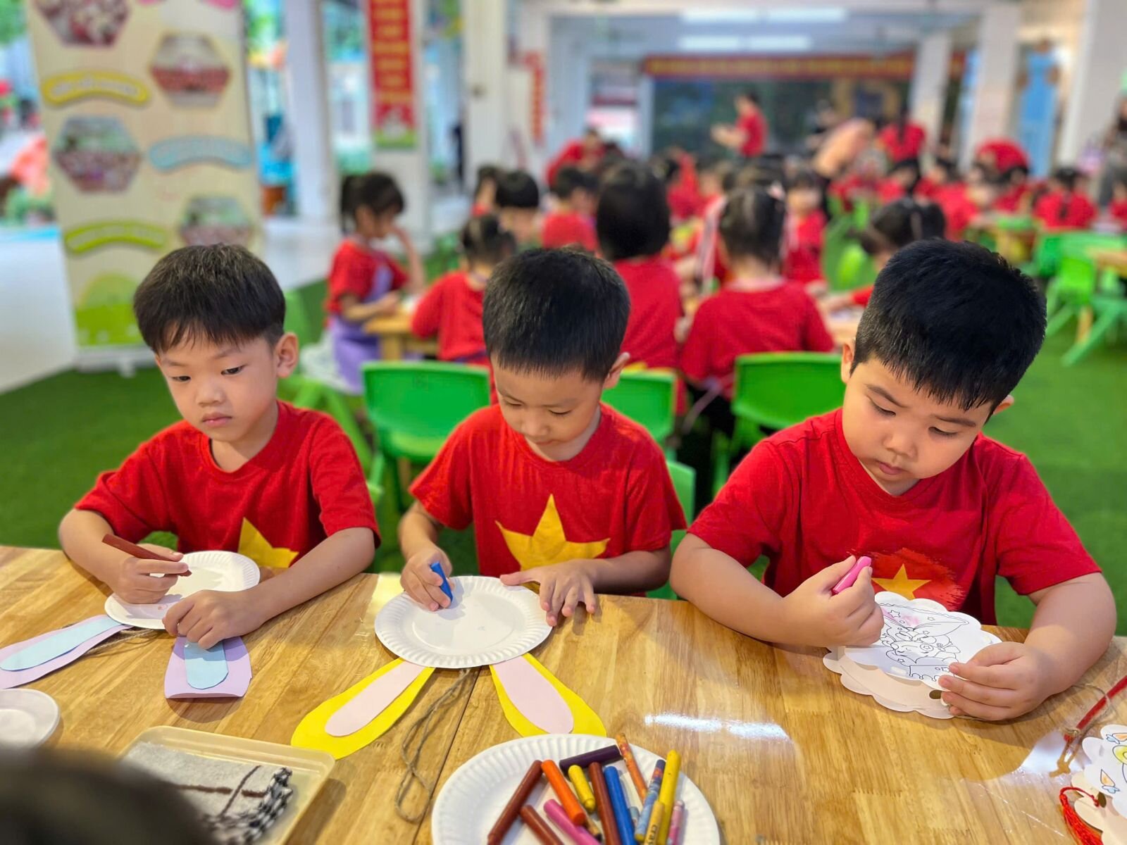 Trong không khí rộn ràng của Tết Trung thu, các bé lớp MGL - Trường mầm non Tứ Liên tổ chức khai mạc chuỗi sự kiện “Vui Hội Trăng Rằm” với hoạt động ý nghĩa, mang đậm màu sắc truyền thống dân tộc.