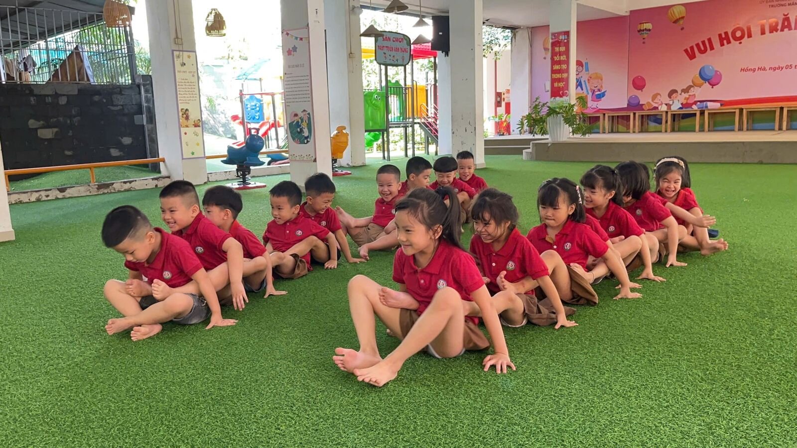 Trong không khí rộn ràng của Tết Trung thu, các bé lớp MGL - Trường mầm non Tứ Liên tổ chức khai mạc chuỗi sự kiện “Vui Hội Trăng Rằm” với hoạt động ý nghĩa, mang đậm màu sắc truyền thống dân tộc.