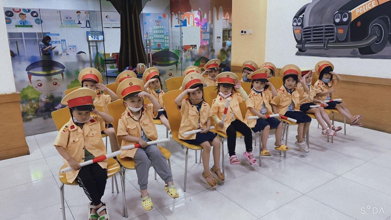 Hoạt động trải nghiệm của các con học sinh tại khu vui chơi Time City