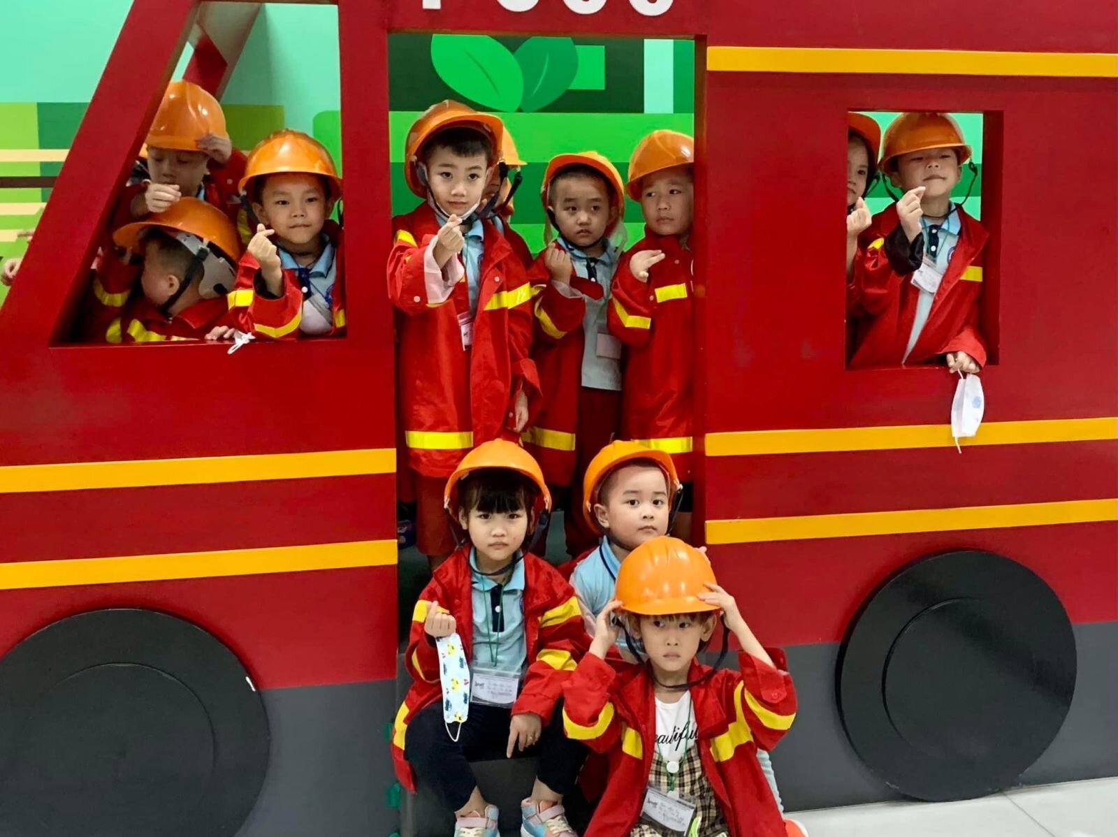 Hoạt động trải nghiệm của các con học sinh tại khu vui chơi Time City