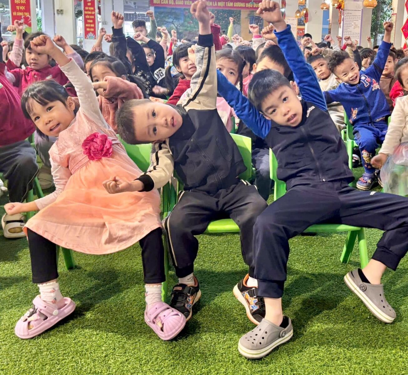 NGÀY HỘI TRẢI NGHIỆM KĨ NĂNG SỐNG TẠI TRƯỜNG MẦM NON TỨ LIÊN VỚI CHỦ ĐỀ “KĨ NĂNG PHÒNG TRÁNH NGUY CƠ BỊ NGỘ ĐỘC TỪ ĐỒ ĂN ĐỒ UỐNG KHÔNG AN TOÀN”