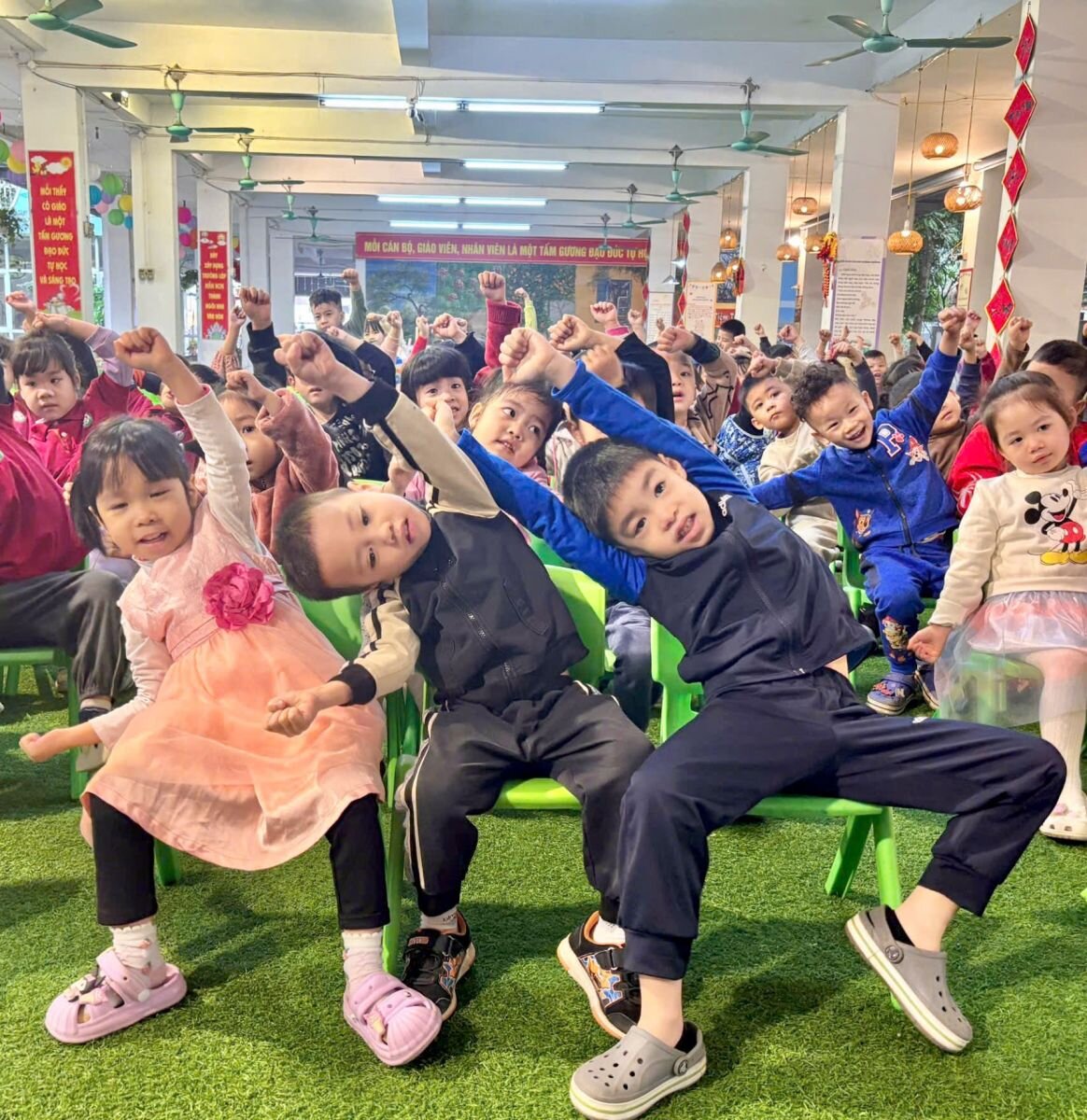 NGÀY HỘI TRẢI NGHIỆM KĨ NĂNG SỐNG TẠI TRƯỜNG MẦM NON TỨ LIÊN VỚI CHỦ ĐỀ “KĨ NĂNG PHÒNG TRÁNH NGUY CƠ BỊ NGỘ ĐỘC TỪ ĐỒ ĂN ĐỒ UỐNG KHÔNG AN TOÀN”