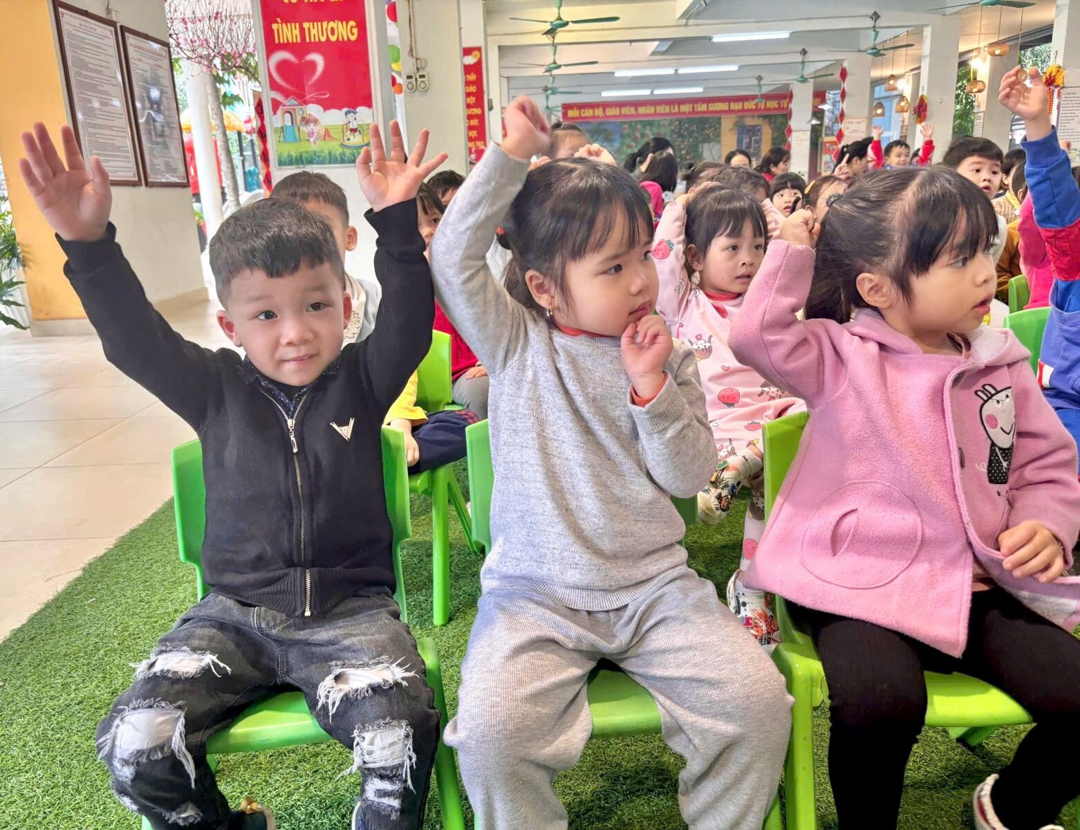 NGÀY HỘI TRẢI NGHIỆM KĨ NĂNG SỐNG TẠI TRƯỜNG MẦM NON TỨ LIÊN VỚI CHỦ ĐỀ “KĨ NĂNG PHÒNG TRÁNH NGUY CƠ BỊ NGỘ ĐỘC TỪ ĐỒ ĂN ĐỒ UỐNG KHÔNG AN TOÀN”