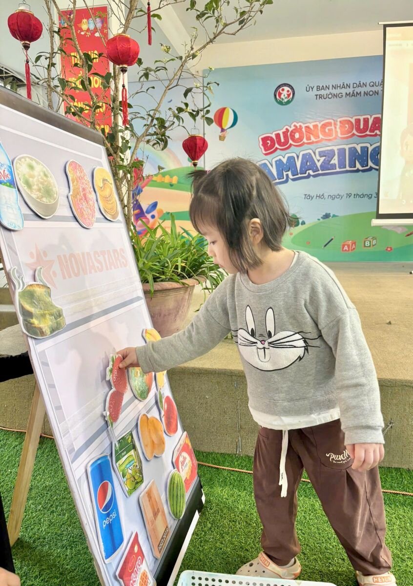 NGÀY HỘI TRẢI NGHIỆM KĨ NĂNG SỐNG TẠI TRƯỜNG MẦM NON TỨ LIÊN VỚI CHỦ ĐỀ “KĨ NĂNG PHÒNG TRÁNH NGUY CƠ BỊ NGỘ ĐỘC TỪ ĐỒ ĂN ĐỒ UỐNG KHÔNG AN TOÀN”