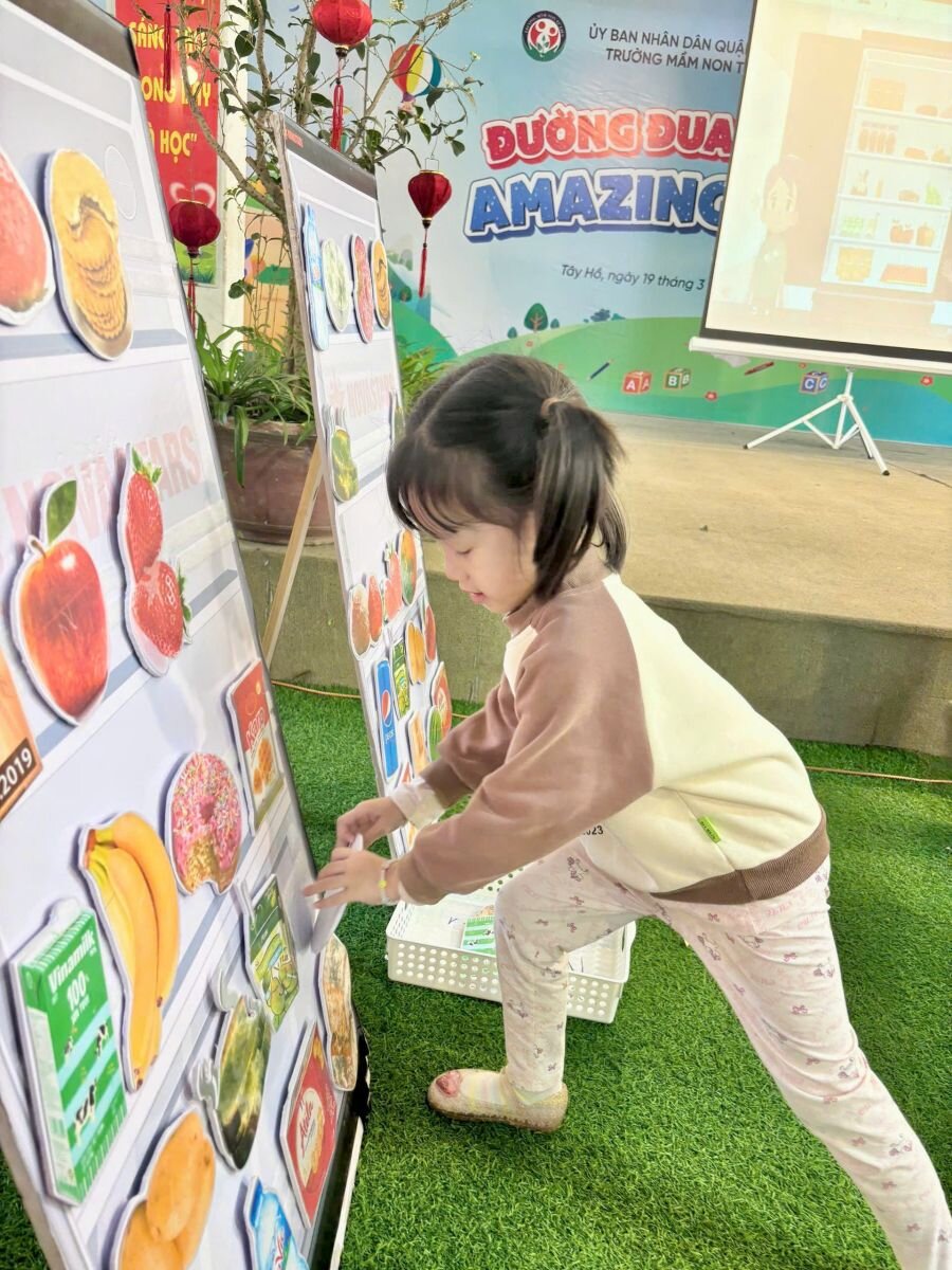 NGÀY HỘI TRẢI NGHIỆM KĨ NĂNG SỐNG TẠI TRƯỜNG MẦM NON TỨ LIÊN VỚI CHỦ ĐỀ “KĨ NĂNG PHÒNG TRÁNH NGUY CƠ BỊ NGỘ ĐỘC TỪ ĐỒ ĂN ĐỒ UỐNG KHÔNG AN TOÀN”