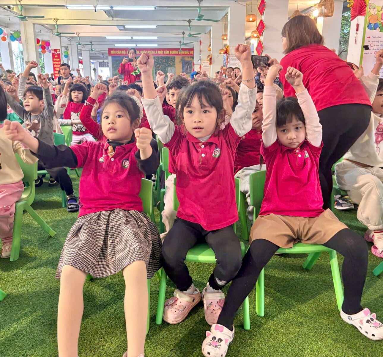 NGÀY HỘI TRẢI NGHIỆM KĨ NĂNG SỐNG TẠI TRƯỜNG MẦM NON TỨ LIÊN VỚI CHỦ ĐỀ “KĨ NĂNG PHÒNG TRÁNH NGUY CƠ BỊ NGỘ ĐỘC TỪ ĐỒ ĂN ĐỒ UỐNG KHÔNG AN TOÀN”