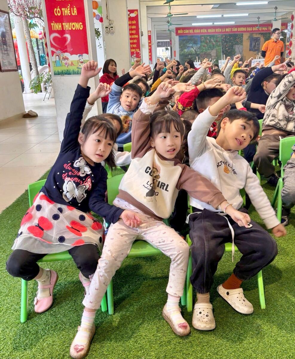 NGÀY HỘI TRẢI NGHIỆM KĨ NĂNG SỐNG TẠI TRƯỜNG MẦM NON TỨ LIÊN VỚI CHỦ ĐỀ “KĨ NĂNG PHÒNG TRÁNH NGUY CƠ BỊ NGỘ ĐỘC TỪ ĐỒ ĂN ĐỒ UỐNG KHÔNG AN TOÀN”