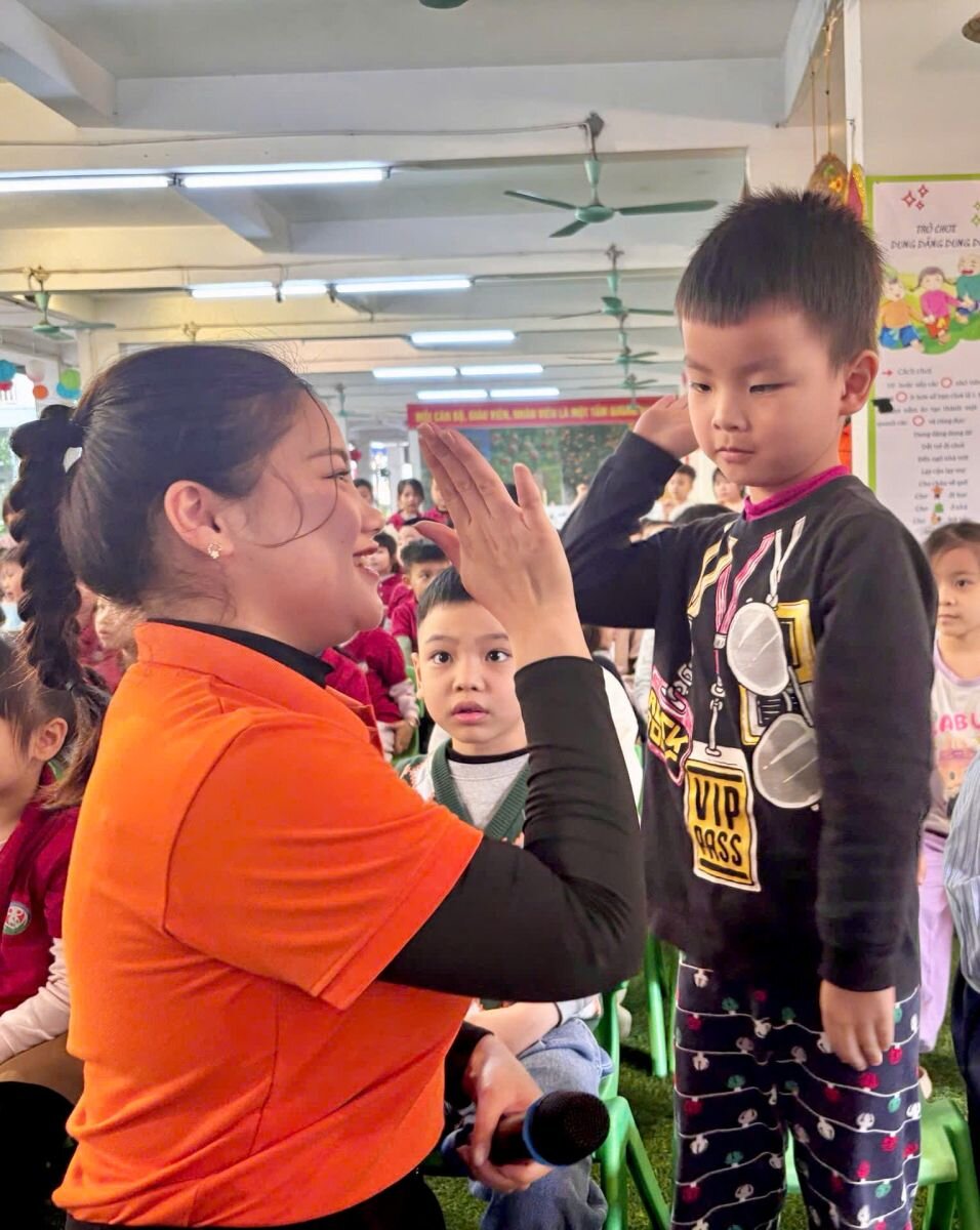 NGÀY HỘI TRẢI NGHIỆM KĨ NĂNG SỐNG TẠI TRƯỜNG MẦM NON TỨ LIÊN VỚI CHỦ ĐỀ “KĨ NĂNG PHÒNG TRÁNH NGUY CƠ BỊ NGỘ ĐỘC TỪ ĐỒ ĂN ĐỒ UỐNG KHÔNG AN TOÀN”